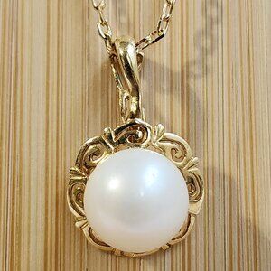 Estate Gold Pendant Necklace with White Pearl